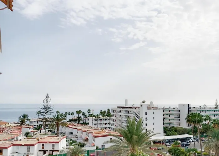 Sea Breeze Apartment *